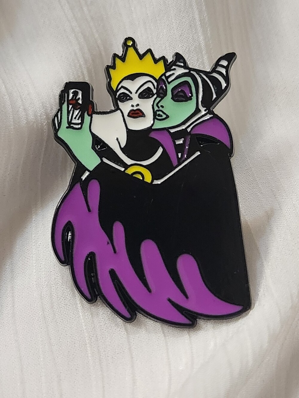 ✨ 🤳🏽"Villain Selfie" Maleficent & Evil Queen Enamel Pin 💋